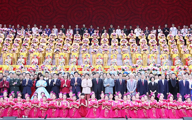 慶祝中華人民共和國成立70周年大型文藝晚會(huì)《奮斗吧 中華兒女》在京舉行