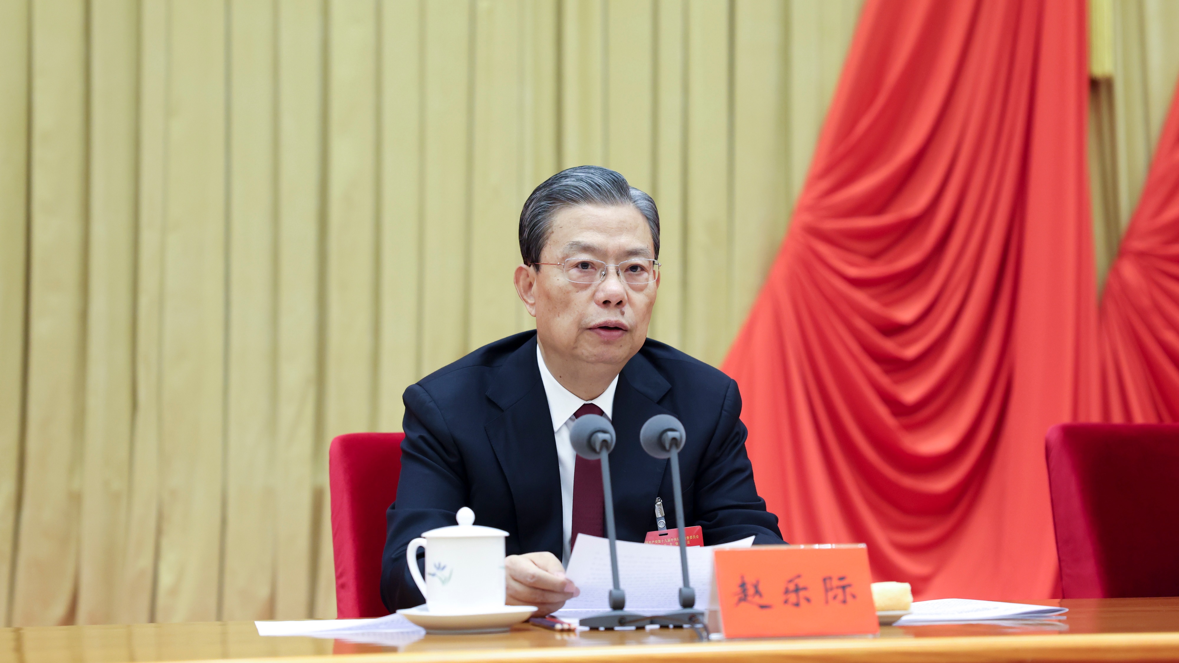 趙樂際在十九屆中央紀(jì)委六次全會(huì)上作工作報(bào)告